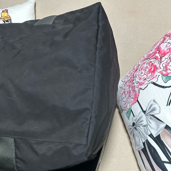 Prada sport duffle comes with authentication card - Picture 9 of 12